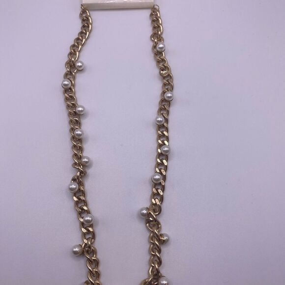 4/$20 New Look Gold & Pearl Necklace - Picture 2 of 7